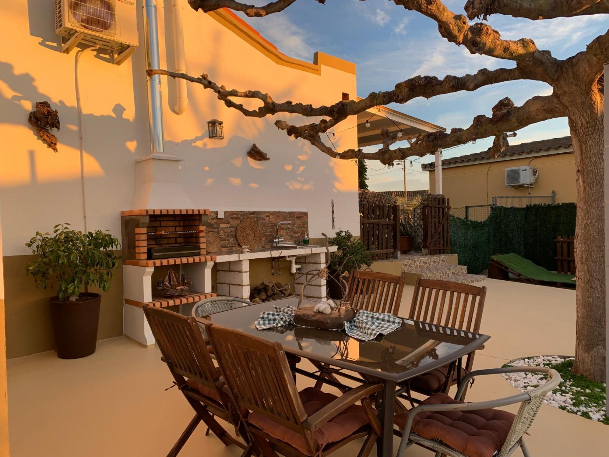 Casa Enric , Con Zona Infantil, Piscina Y Parking Privado Guest House Deltebre Exterior foto